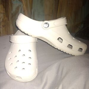 EUC bright and crisp white Crocs size xs